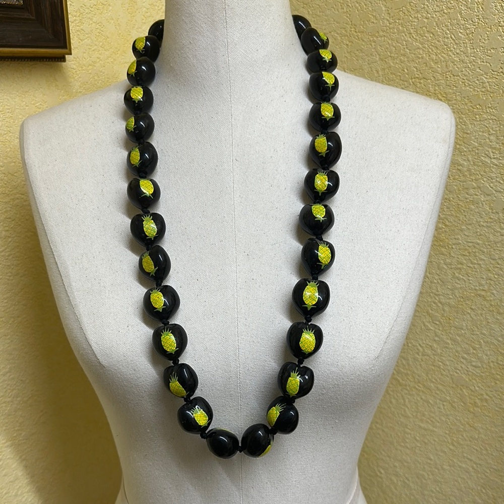 Black and Yellow KUKUI NUT LEI